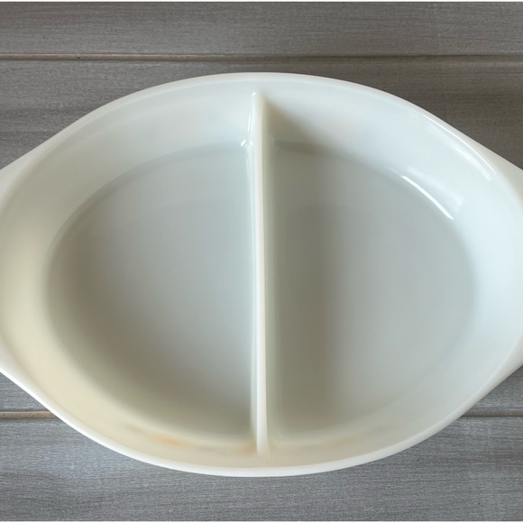 Vintage Pyrex Vintage Town and Country Divided Dish with Lid 1 1/2 Qt. - Picture 5 of 7